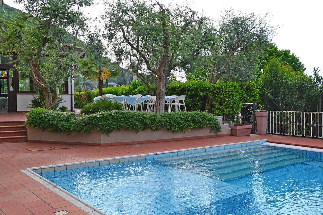 Blu Garda Hotel Salò Kültér fotó
